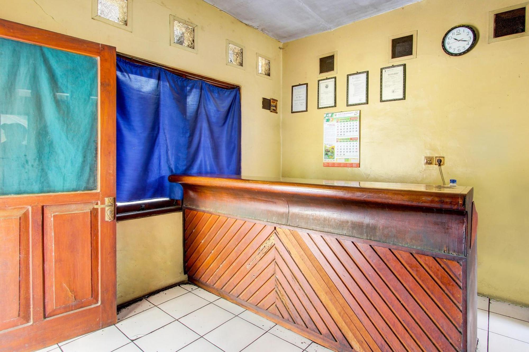 Spot On 92336 Hotel Sukowati Solo Екстериор снимка