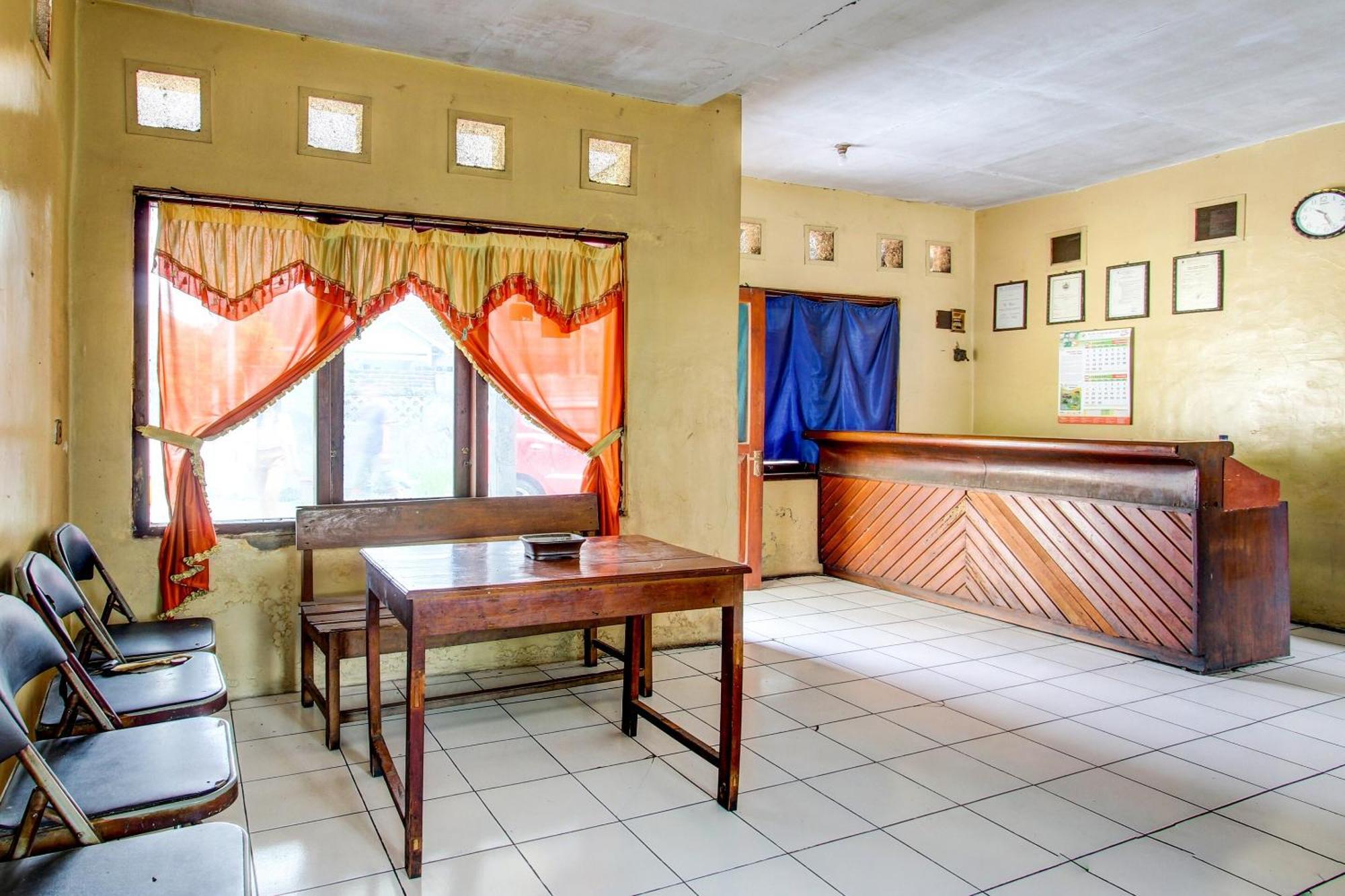 Spot On 92336 Hotel Sukowati Solo Екстериор снимка