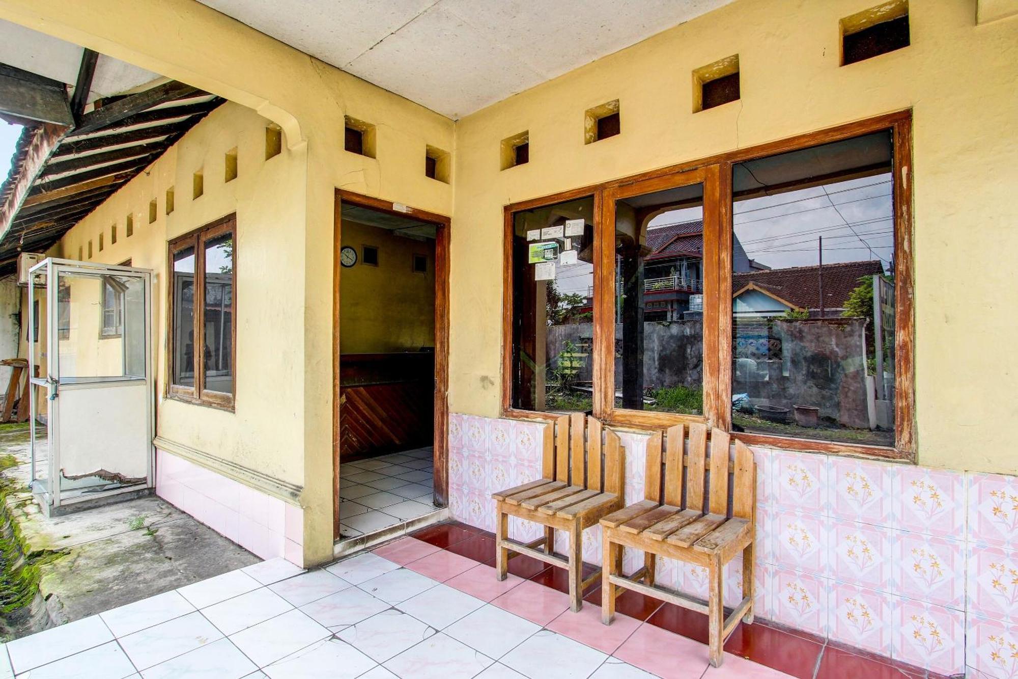 Spot On 92336 Hotel Sukowati Solo Екстериор снимка