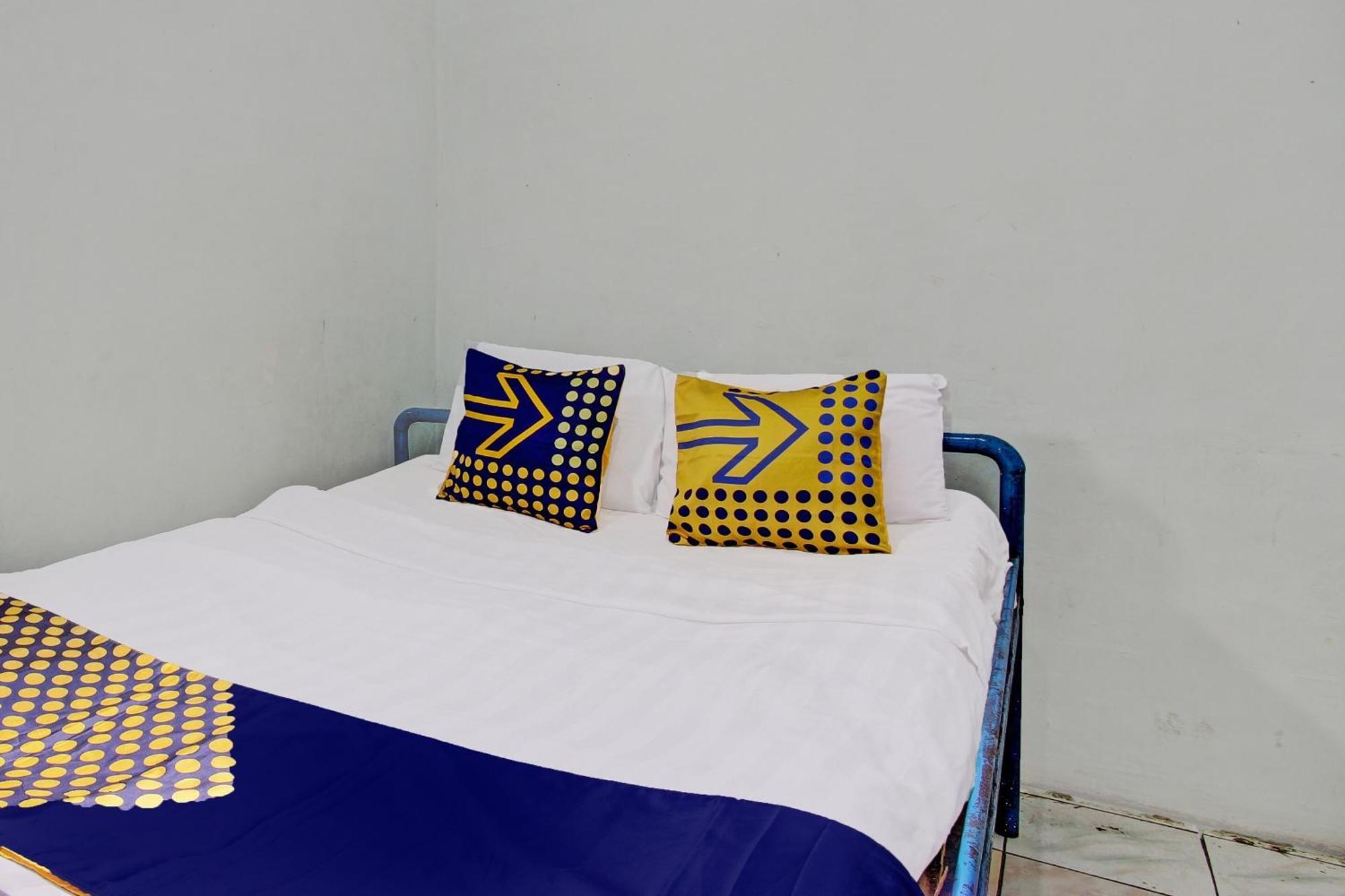 Spot On 92336 Hotel Sukowati Solo Екстериор снимка