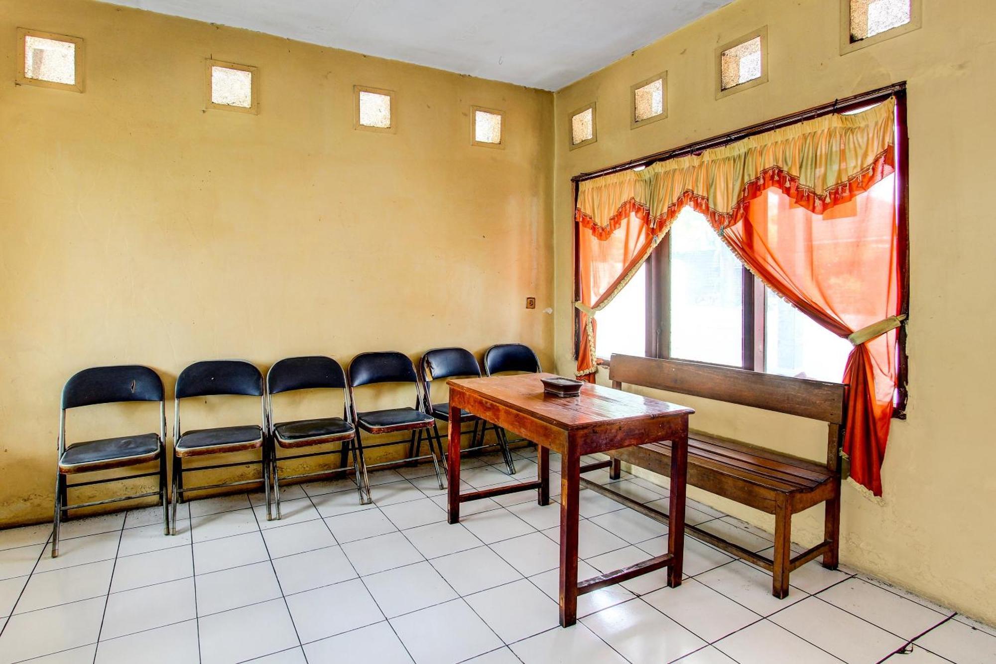 Spot On 92336 Hotel Sukowati Solo Екстериор снимка