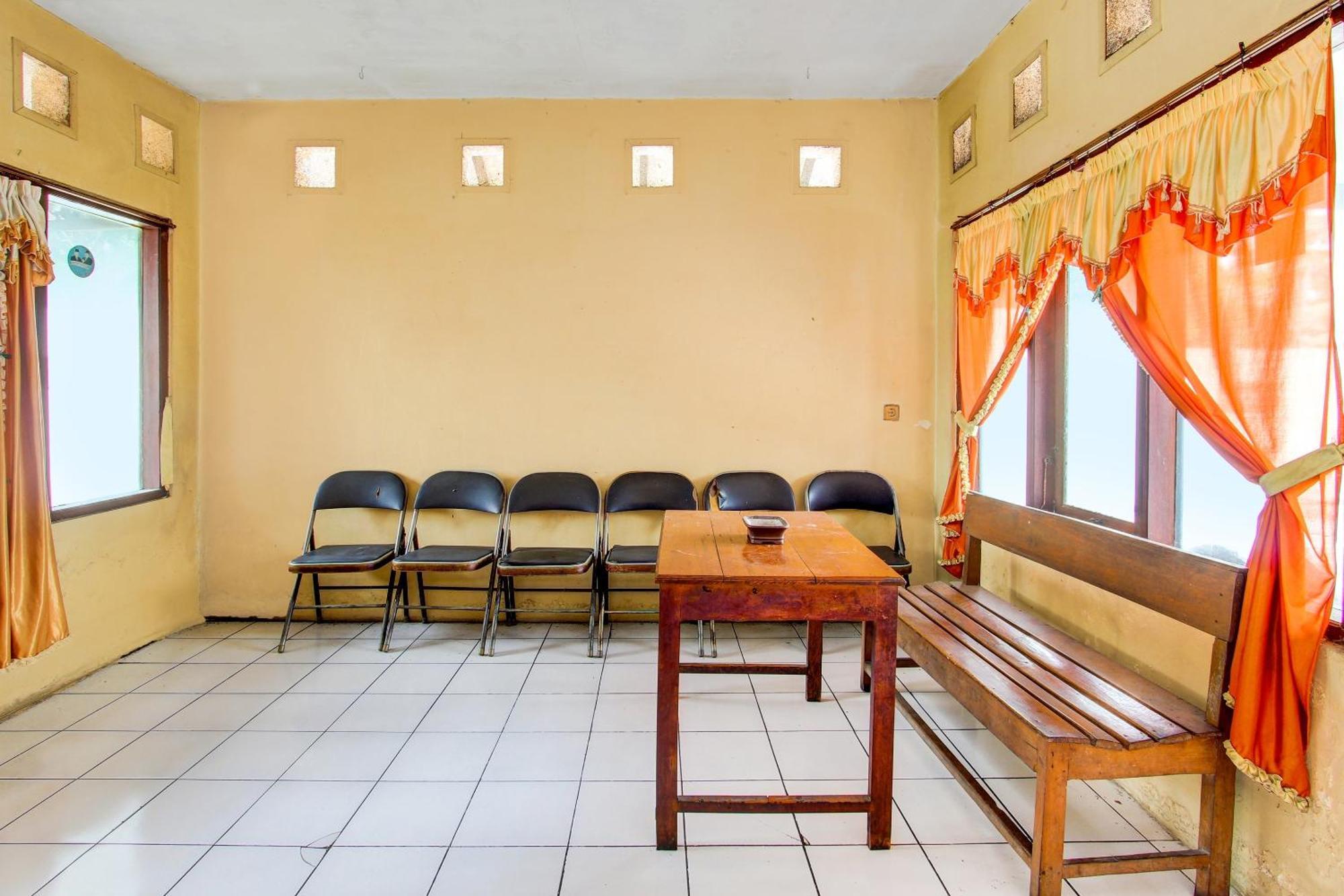 Spot On 92336 Hotel Sukowati Solo Екстериор снимка